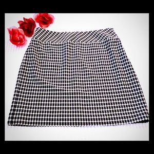 Anne Taylor LOFT Black & White MIDI Skirt. Size 10